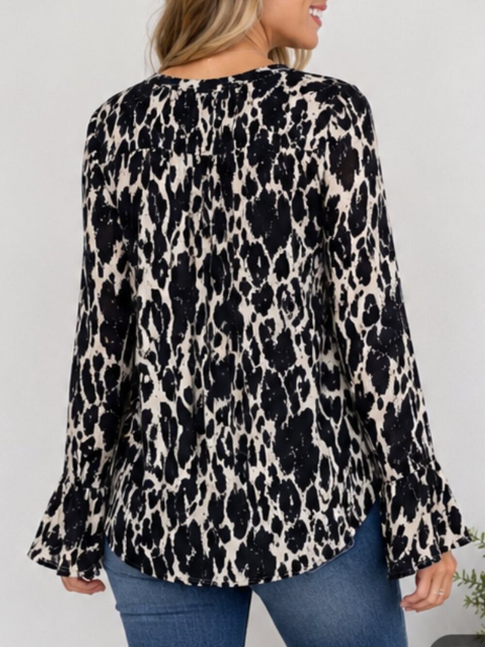Urban Outfitters Animal Print Long Sleeve Oversized Blouse Size Large - Picture 2 of 9